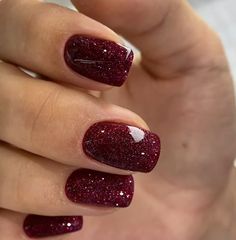 Red Sparkle Gel Nails, Julnaglar Glitter, Glitter Dark Red Nails, Deep Red Sparkle Nails, Deep Red Glitter Nails, Short Nail Designs Glitter Sparkle, Red Sparkly Nail Designs, Red Gold Glitter Nails, Red Sparkling Nails