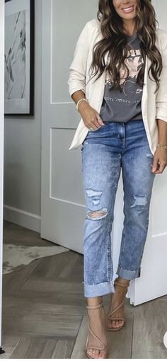 Outfits For Over 30 For Women, Casual Winery Outfits, What To Wear To A Nice Dinner, Fall 2024 Fashion Trends Women 30s, Stitch Fix Outfits 2024, Casual Realtor Outfits, Friday Outfit For Work Casual Jeans, Casual Friday Work Outfits Jeans, Outfits For Women In Their 40s