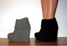 love these for fall. Sunny Weather, Shoe Closet, Crazy Shoes, Shoe Obsession, Dream Shoes, Wedge Boots, Cute Shoes