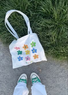 Painting Ideas Tote Bag, Handpainted Tote, Tote Bag Inspo, Handpainted Tote Bags, Tote Bag Painting, Pretty Tote Bags, Sac Tote Bag, Tot Bag