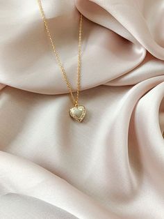 Gold Locket Necklace, Mini Gold, Heart Locket Necklace, Gold Locket, Dope Jewelry, Chanel Vintage, Heart Locket, Vintage Inspired Design, Girly Jewelry