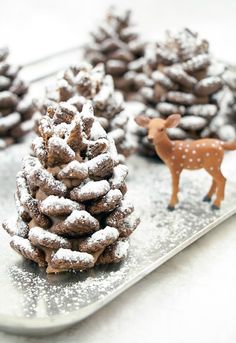 You will never believe what these adorable Chocolate Pinecone Treats are made from! Pin to your Recipe Board! Chocolate Pinecones, Lost Kitchen, Winter Torte, Dessert Original, Chocolate Nutella, Homemade Holiday, Christmas Cooking, Christmas Goodies