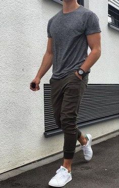 Stylings of a Gentleman presents Clothing Style | Casual Wear For Men | Mens Fashion Moda Casual Chic, College Guys, Tee Shorts, Mens Summer Outfits, Vans Converse, Short Men Fashion