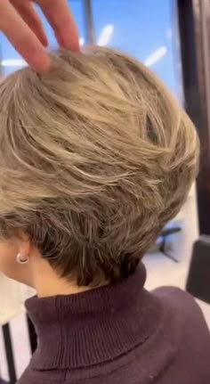 Short Haircuts Ideas, Haircut Gray Hair, Short Stacked Hair, Short Cropped Hair, Wedge Hairstyles, Stacked Hair, Wedge Haircut, Short Silver Hair