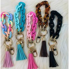 This years new RAGE and sure to be a bestseller! 5 different colors for these awesome arcylic bracelet keychains! 3 business days Accessories Pearl, Bracelet Keychains, Bracelet Keychain, Handmade Wire Jewelry, Bag Charms, Diy Keychain, Bracelet Crafts, Pink Bracelet, Pink Leopard