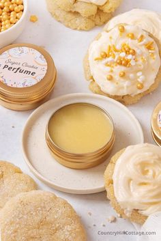 Indulge your senses with this decadent DIY sugar cookie perfume! Thanks to a natural sugar cookie blend, this homemade solid perfume recipe captures the aroma of freshly baked sugar cookies with all the sugary, buttery goodness. If you love gourmand scents, this one is for you! Included are also recipes for sugar cookie body spray and vanilla cookie essential oil perfume rollers, plus variations for chocolate chip, lemon drop, snickerdoodle and Christmas cookie scents. | CountryHillCottage.com Massage Oil Candle Diy, Cookie Perfume, Diy Body Spray, Diy Sugar Cookies, Perfume Diy, Solid Perfume Recipes, Diy Beauty Gifts, Easy Diy Beauty Products, Easy Soap Recipes