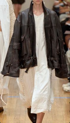 Western Gothic Fashion, Leather Trench Coat Outfit, Winter Runway, Western Gothic, Tomboy Femme, Runway Inspiration, Leather Garments, Trench Coat Outfit, Fall 23