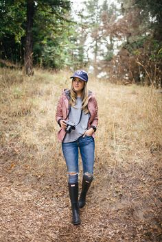 Fall in Big Sur - Barbour Jacket, Current Elliott Tee, Joe's Jeans, Hunter Boots Hunter Boot, Cold Weather Outfit, Looks Country, Gal Meets Glam, Camping Outfits, Raincoats For Women