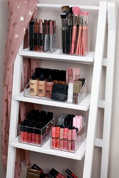 Cosmetic Room Ideas, Makeup Organizer Ideas, Makeup Storage Ideas, Clear Acrylic Makeup Organizer, Makeup Collection Storage, Rangement Makeup, Penyimpanan Makeup, Princess Closet, Collection Makeup