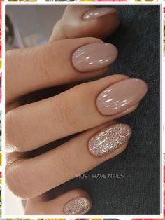 Looking for stunning manicures this winter? Check out these 8 must-try winter nails dip ideas! From cozy neutrals to bold and festive designs, we've got you covered. Get inspired and create the perfect winter look for your nails. Say goodbye to boring nails and hello to fabulous winter vibes! Stars Nails, Nagel Design, Unghie Sfumate, Glitter Accent Nails, Nagellack Trends, Wedding Nails Design, Nail Art Wedding, Nail Designs Glitter, Oval Nails