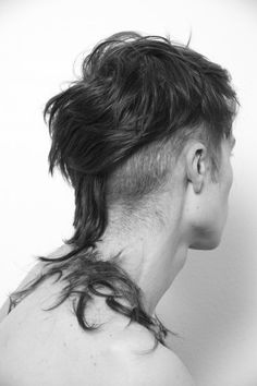 Cool hair cut, his own style. Confidence! Cash Heartbreak, Rat Tail Haircut, Heartbreak High, Tail Hairstyle, High Aesthetic, Mullet Haircut, Rat Tail, Punk Hair, Moustaches