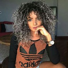 ¡Sus risos! Dyed Curly Hair, Blond Ombre, Grey Curly Hair, Colored Curly Hair, Hair Bob, Curly Hair Cuts, Grunge Hair, Curly Hairstyles, Love Hair