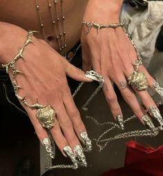 Dilara Findikoglu, Dope Jewelry, Jewelry Lookbook, Lungs, Fashion Line, Jewelry Inspo, Pretty Jewellery, Fashion Help, Piercing Jewelry