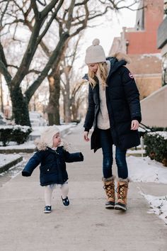 #comfortablewomensnowboots Chicago Winter Outfits, Friday Wear, Rok Outfit, Chicago Winter, Mode Mantel, Outfits Cold