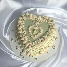 Small heart shaped vintage birthday cake Aesthetic Cake Designs Chocolate, Sage Green Heart Cake, Green Vintage Cake, Cake Quince, Birthday Cake Vintage, Cake Boxes Diy, Vintage Birthday Cake, Fairy Birthday Cake, Quince Cake