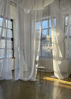 Стильная фотостудия в Москве Photography Home Office, Hanging Drapes, Photography Studio Setup, Hygge Style, Dark Curtains, Spa Room, Showroom Design, Venue Decor