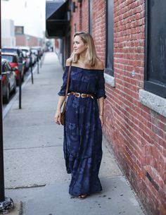 Try a maxi dress this summer like this for a more Boho look. Throw in a belt for a more fitted look! Classy Cubicle, Mary Orton, Nyc Fashion, Looks Chic, Cubicle, Navy Blue Dresses, Favorite Dress, Outfit Details