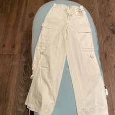 Nwt Bdg White Cargo Pants Pants Png, White Cargo Pants, Clothes Ideas, Fashion Pants, Cargo Pants, Pant Jumpsuit, Color White, Pants For Women, Wardrobe