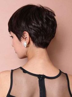 Stylist back view short pixie haircut hairstyle ideas 30 Dark Pixie Cut, Kort Bob, Short Black Hair, Short Dark Hair