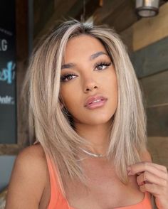 Medium Blonde Haircut with Layers Shoulder Length Burnett Hair, Womens Haircuts For Thick Hair, Mid Length Bob Hairstyles For Fine Hair, Fall 2023 Hairstyles, Mid To Long Haircut, Haircuts For Widows Peak, Shoulder Length Choppy Layers, Hairstyles For Medium Length Hair With Layers Round Faces, Haircuts For Round Faces Medium Length