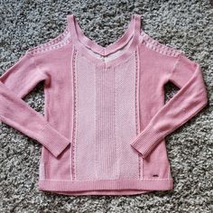 Super Soft Hollister Pink Knit Sweater. Nwot Shoulder Cut Outs. Long Sleeve. Side Slits. Has Stretch. Several Different Types Of Knit Stitches. Size Small. Attractive Blush Pink Color. 55% Cotton. 25% Viscose. 20% Nylon. Approximately 22" From Shoulder To Hemline, 18.5" Pit To Pit, 3.5" Side Slits And 18.5" From Shoulder To Sleeve Hem. Hollister Cable Knit Sweater, Types Of Knitting Stitches, Hollister Sweatshirt, Hollister Cardigan, Hollister Clothes, Hollister Slim Babydoll Sweater, Pink Knit Sweater, Hollister Sweater, Shoulder Cut