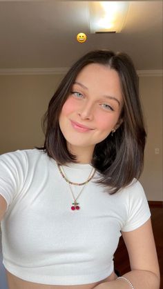 Rachel Haircut, Clear Glowing Skin, Hair Inspiration Short, Short Hair Haircuts, Western Dresses, Hairstyles Haircuts, Lookbook Outfits, Hair Skin, Pretty Woman