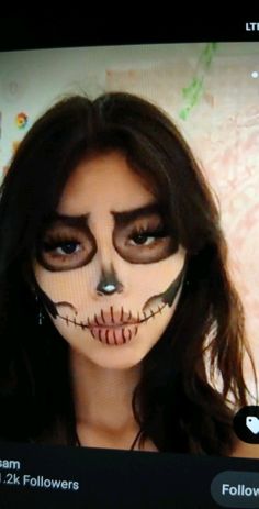 Baddie Skull Makeup, Baddie Skeleton Makeup, Skeleton Half Face Makeup, Face Painting Ideas For Teens, Skeleton Face Paint Women, Skull Makeup Women, Skull Face Paint Easy, Easy Skeleton Face Paint, Face Paint Halloween Women