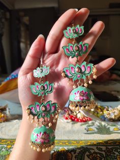 Meenakari Earrings, Wedding Jewelry Sets Bridal Jewellery, India Shopping, Indian Wedding Jewelry Sets, Indian Jewelry Earrings, Bridal Jewellery Design, Fancy Jewellery Designs, Jewelry Set Design, Indian Jewellery Design Earrings