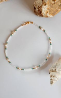 Beachy Jewelry Bead, Seed Beads Anklet, Ideas For Necklaces With Beads, Sea Beads Bracelet Ideas, Beaded Jewelry Beach, Summer Beaded Anklets, Small Beaded Jewelry, Sea Beads Jewelry, Beach Bead Bracelet