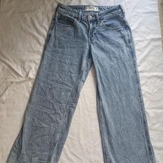 Low Rise Baggy Wide Leg Never Worn Low Rise Baggy Jeans, Jeans Hollister, Hollister Jeans, Baggy Jeans, Flare Jeans, Hollister, Low Rise, Wide Leg, Color Blue