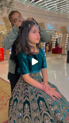 Kashee's Beauty Parlour on Instagram Gagra Choli Hairstyles, Hairstyle For Frock Dress, Hairstyles For Frock Dress, Party Wear For Girls Kids, Long Frock Hairstyles, Hair Styles With Saree Party Wear, Beautiful Hairstyles For Kids, Party Wear Dress For Kids Girl, Traditional Hairstyle For Kids