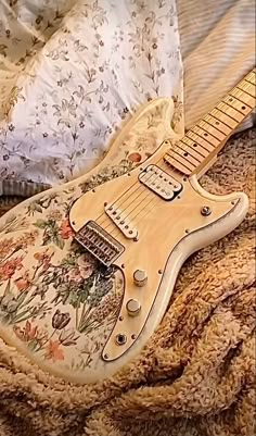 cottagecore // aesthetic // pretty Electric Guitar Pretty, Cottagecore Music Aesthetic, Painting Electric Guitar, Cottagecore Instruments, Cute Electric Guitars, Cool Electric Guitars Aesthetic, Painted Guitar Aesthetic, Guitar Plucking Patterns, Cute Guitar Aesthetic