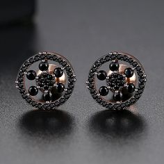 Introducing Different Drip’s Round Flower Cluster Stud Earring. This striking piece will shine up the room from all angles with its glistening hand-set stones. You're guaranteed to stand out while rockin' this unique piece. Only found at Different Drips. Product Type: Earrings Gender: UnisexMaterial: 18k Gold Plated Net Weight: About 1.59g Diamond Accessories, Flower Cluster, Round Flower, White Gold Jewelry, Black Rhinestone, Trendy Gift, White Rose Gold