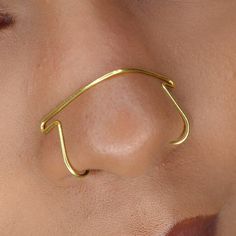 Beautiful handmade pierceless double nose cuff. Simple but unique design. Nose bridge wire style. Comfortable and adjustable. Great for vacation looks and gifts. Full nose jewelry. All items are handmade. Please allow 3-5 Business days for shipping! Thank you for supporting handmade small business owners! Nose Chain Jewelry, Wire Face Jewelry, Nose Ring Cuff, Cool Nose Rings, Wire Nose Cuff, Nose Bridge Cuff, Nose Bridge Piercing, Nose Jewellery, Lip Cuffs