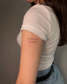 Татуировка, минималистическое тату, надпись Jungkook Tattoo Ideas, Forever Young Tattoo, Forever Tattoo, Friend Tattoos, Tattoo Placement