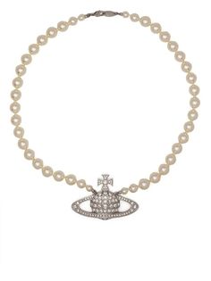 Vivienne Westwood row-pearl orb-charm Necklace - Farfetch Girly Bracelets, Necklace White, Demi Fine Jewelry, Swarovski Pearls, Crystal Embellishment, Fine Earrings, Watches Jewelry, Lady Dior, Vivienne Westwood