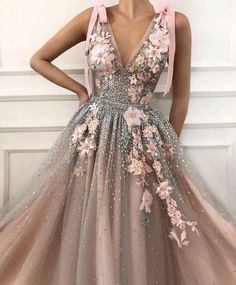 Teuta Matoshi Gown, Flowers Prom Dress, Crazy Dresses, Flower Prom Dress, Rose Gown, Baby Pink Dresses, Maxi Dress Prom, Beauty Dress, Tulle Prom Dress