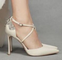 Wedding Shoes Vintage, Ivory Bridal Shoes, Silver Wedding Shoes, Fun Wedding Shoes, Designer Wedding Shoes, Perfect Wedding Shoes, Wedding Shoes Comfortable, Ivory Wedding Shoes, White By Vera Wang