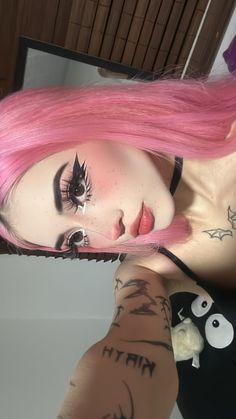 Egirl Halloween Makeup, Cute Makeup Looks To Try, Pink Eyes Makeup Look, Harajuku Makeup Looks, Pink Alt Makeup Looks, Makeup Ideas Kawaii, Pink Scene Makeup, Pink Christmas Makeup Look, Copy And Paste Alt Makeup