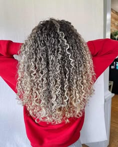 Ash Blonde Curly Hair, Highlights For 2023, Blonde Highlights Curly, Blonde Highlights Curly Hair, Brown Ombre Hair Color, Curly Highlights, Hair Foils, Curly Hair Inspo, Highlights Curly