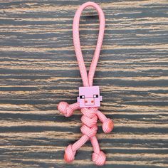 Block Video Game Pig Minecraft Keychain, Paracord Buddy, Paracord Monkeyfist, Minecraft Pig, Character Keychain, Paracord Projects Diy, Pig Keychain, Snake Knot, Melted Plastic