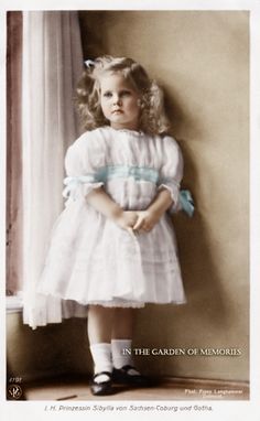 Princess Sibylla of Saxen-Coburg and Gotha (1908 - 1972) , daughter of Charles Edward , Duke of Saxen-Coburg and Gotha and Princess Victoria Adelaide of Schleswig-Holstein.  Original vintage photograph Little Sybilla by olgasha on DeviantArt Foto Top, Photo Vintage, Vintage Portraits, White Photo, Vintage Pictures, Vintage Girls, Vintage Photographs, Vintage Photography