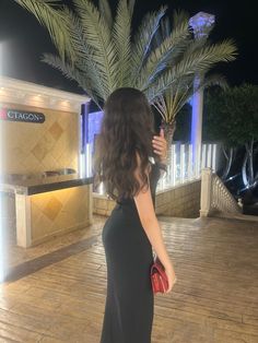 #black #dress #longhair #classy #classystyle #aesthetic Long Black Dress Picture Ideas, Poses With Black Dress, Poses On Bodycon Dress, Classy Photography Poses, Girl Back Aesthetic, Black Dress Poses Photo Ideas, Pics In Dress, Black Dress Picture Ideas, Long Dress Picture Poses