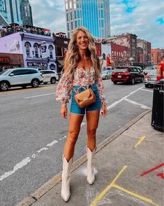 Tall White Boots Outfit Summer, Country Boots Outfit, White Western Boots Outfit, Cowboy Boots Outfit Summer, Nashville Fits, Nashville Outfits Summer, Cowboy Boots White, Nashville Style Outfits, Summer Boots Outfit