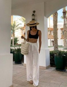 Chic Island Outfits, Resort Outfit Ideas Summer, Island Vacation Fits, Summer Beach Outfit 2024, Beach Inspo Outfits Vacation, Outfit For Island Vacation, Cartagena Vacation Outfits, Carribean Honeymoon Outfits, Cabo Outfits For Women