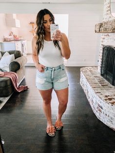 Summertime Outfits, Curvy Shorts, Fashion Jackson, Fashionista Clothes, Curvy Girl Fashion, Curvy Outfits, Look Plus