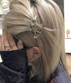 Makeup Clips Aesthetic, Hair Clip Aesthetic, Chrome Hearts Aesthetic, Aesthetic Hair Clips, Hair Clips Aesthetic, Vintage Hair Clips, 가을 패션, Chrome Hearts