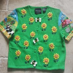 Beautiful Intricate Beadwork This Stunning Piece Is A Rare Scene. Cow, Sheep, Barnyard Scene Short Sleeves Size M Kelly Green No Tag, But Well Kept Never Been Worn This Is A Pre-Owned Vintage And Sold As Is Michael Simon, Cow Farm, Kelly Green, Bead Work, Sheep, Sweaters & Cardigans, Cow, Sweaters For Women, Short Sleeves