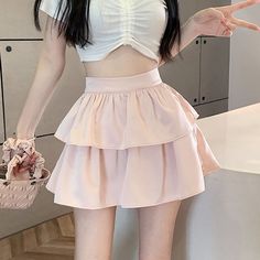 Product Title :High Rise Plain Layered Mini A-Line SkirtProduct Measurements cm Size Total Length Waist Hips S 36 64 84 M 37 68 88 L 37 72 92 XL 38 76 96 S 14.2 25.2 33.1 M 14.6 26.8 34.6 L 14.6 28.3 36.2 XL 15 29.9 37.8 Product Details Material: 100% Mixed Fiber Color: Black High Waist Pleated Skirt, Layered Mini Skirt, Girl Y2k, High Waisted Pleated Skirt, Gown Pattern, Ruffle Mini Skirt, High Waisted Flares, Skirt Women, Layered Skirt