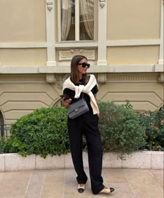 Dress Like A Parisian, Summer Office Outfits, High Waisted Dress, Aesthetic Paris, French Wardrobe, Chic Business Casual, High Waisted Dress Pants, Waisted Dress, Casual Outfits For Work